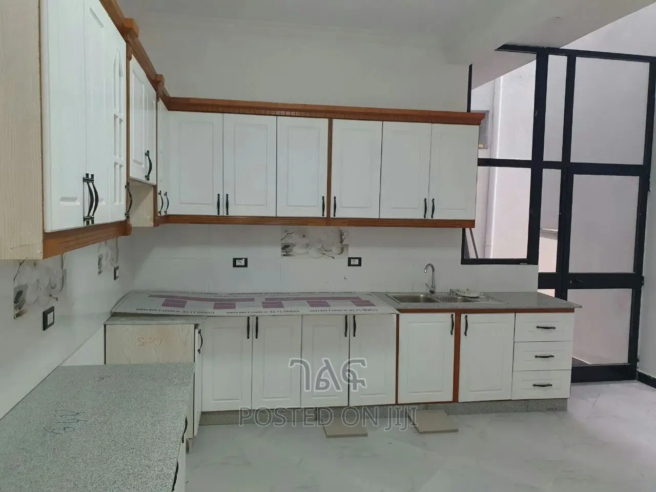 7bdrm House in የግል, Bole for sale