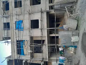 6bdrm House in Akaky Kaliti for sale