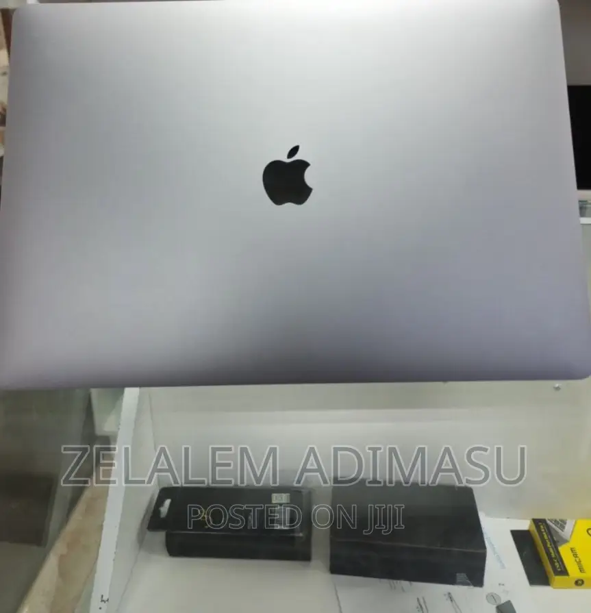 New Laptop Apple MacBook Pro 2017 16GB Intel Core I7 SSD 256GB