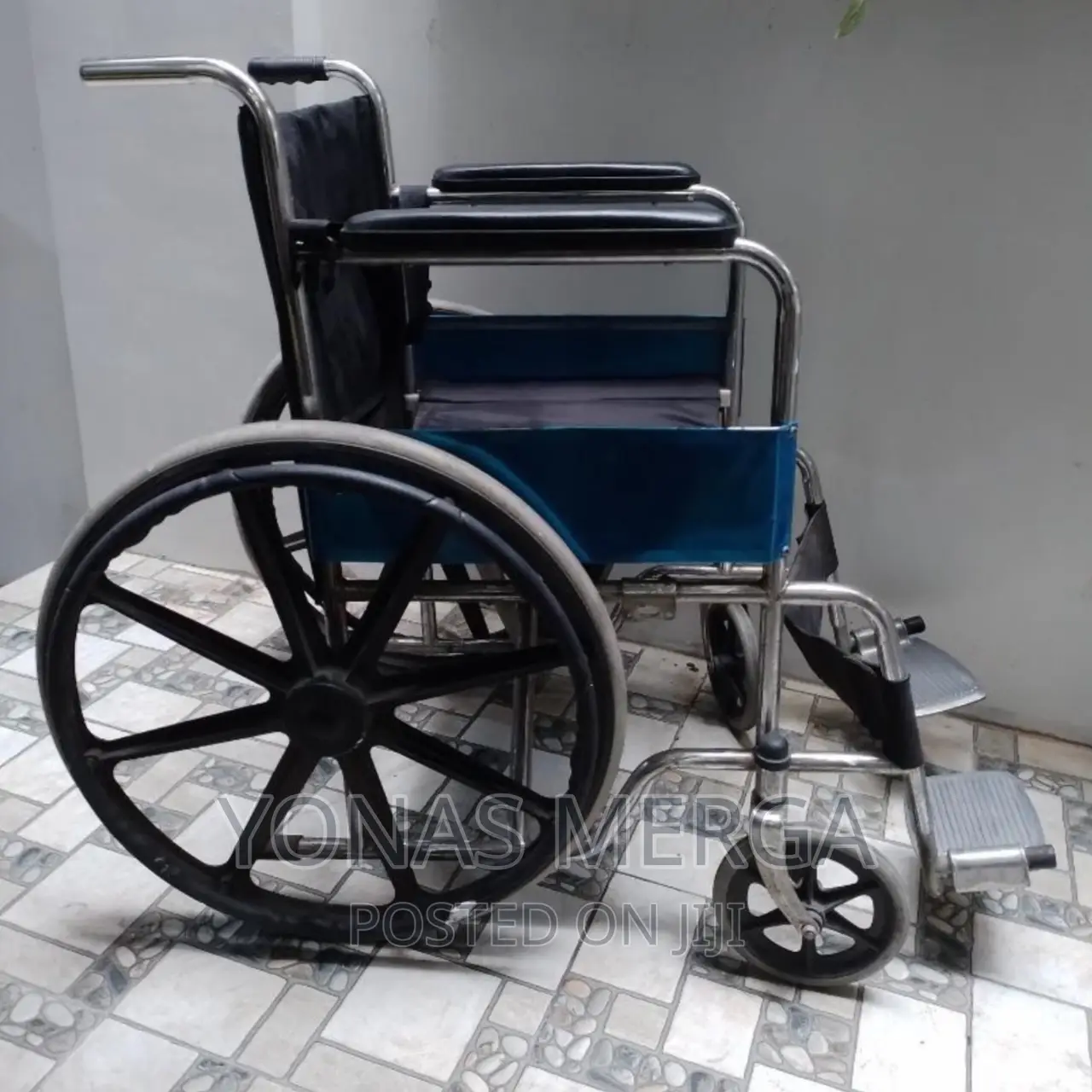 Hospital and Mall Use Easy to Load Into Cars Washable Seat