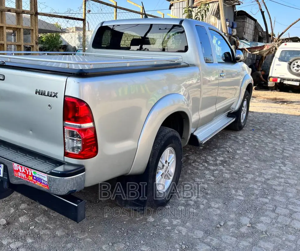 Toyota Hilux 2012 Gold