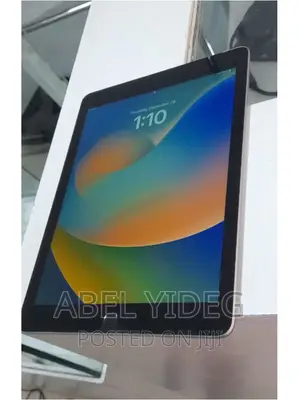 Photo - New Apple iPad (2022) 128 GB Silver