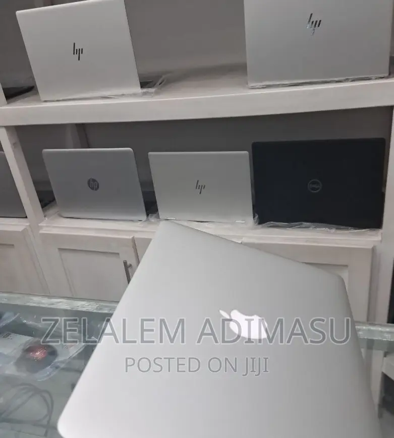 New Laptop Apple MacBook 2015 8GB Intel Core I5 SSD 512GB