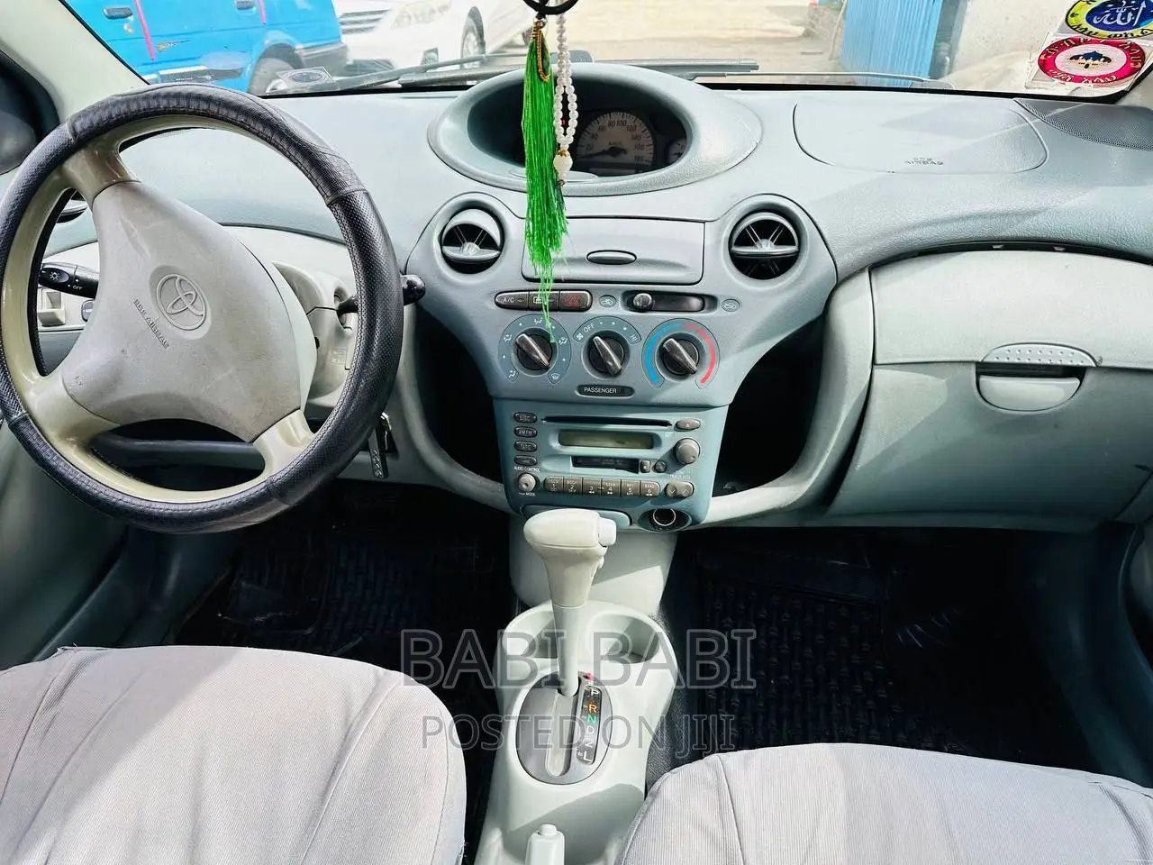 Toyota Vitz 2001 Blue