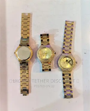 Michael Kors Ladies Gold Watch With Cubic Zirconiasወርቃማ ሰዓት