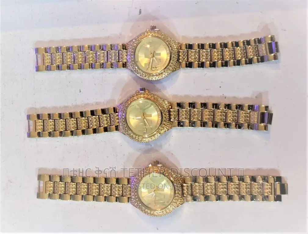 Michael Kors Ladies Gold Watch With Cubic Zirconiasወርቃማ ሰዓት