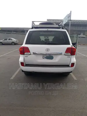 Toyota Land Cruiser 2013 White