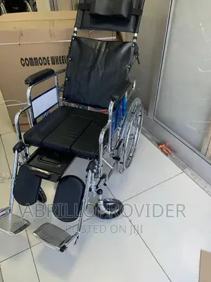 4 በ 1 ጥቅም የያዘ ዌልቸር Commode Wheelchair=Wheelchair=Wheelchair