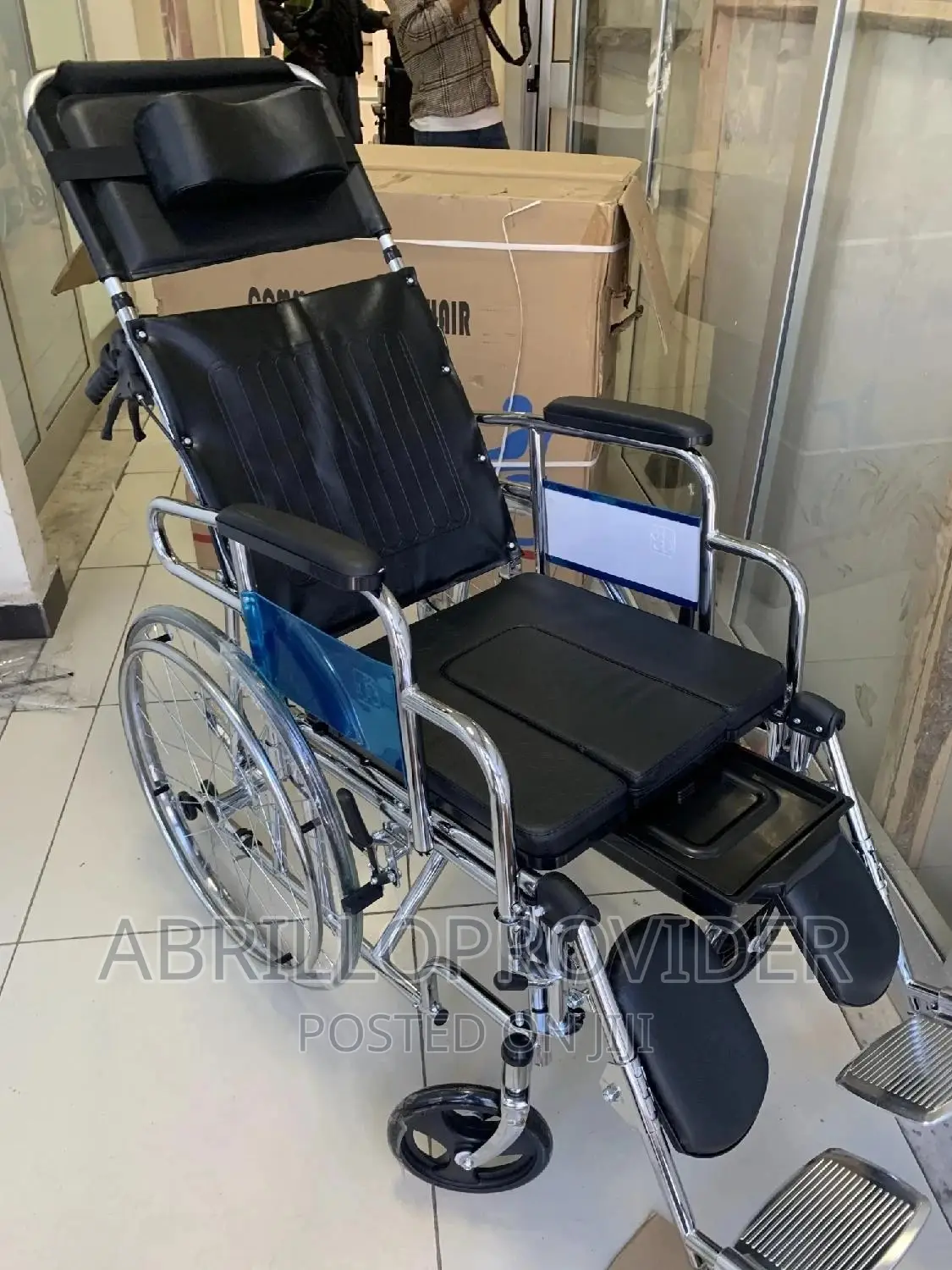 4 በ 1 ጥቅም የያዘ ዌልቸር Commode Wheelchair=Wheelchair=Wheelchair