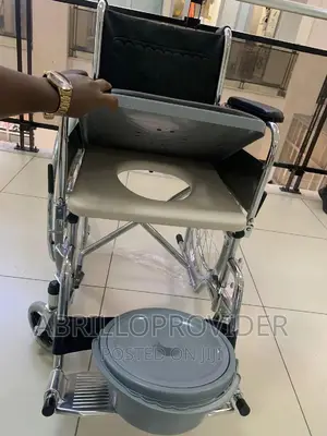 ተደራቢ ክዳን ያለው Commode Wheelchair=Wheelchair=Wheelchair-ውለቸር