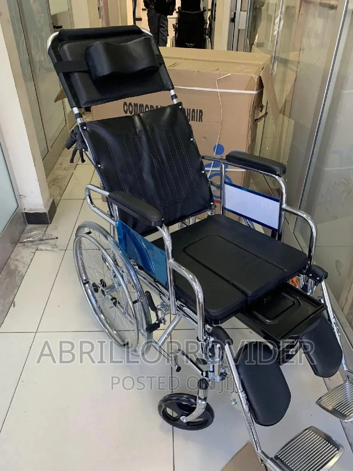 አዲስ እና የታሸገ Reclining Commode Wheelchair =Full Function