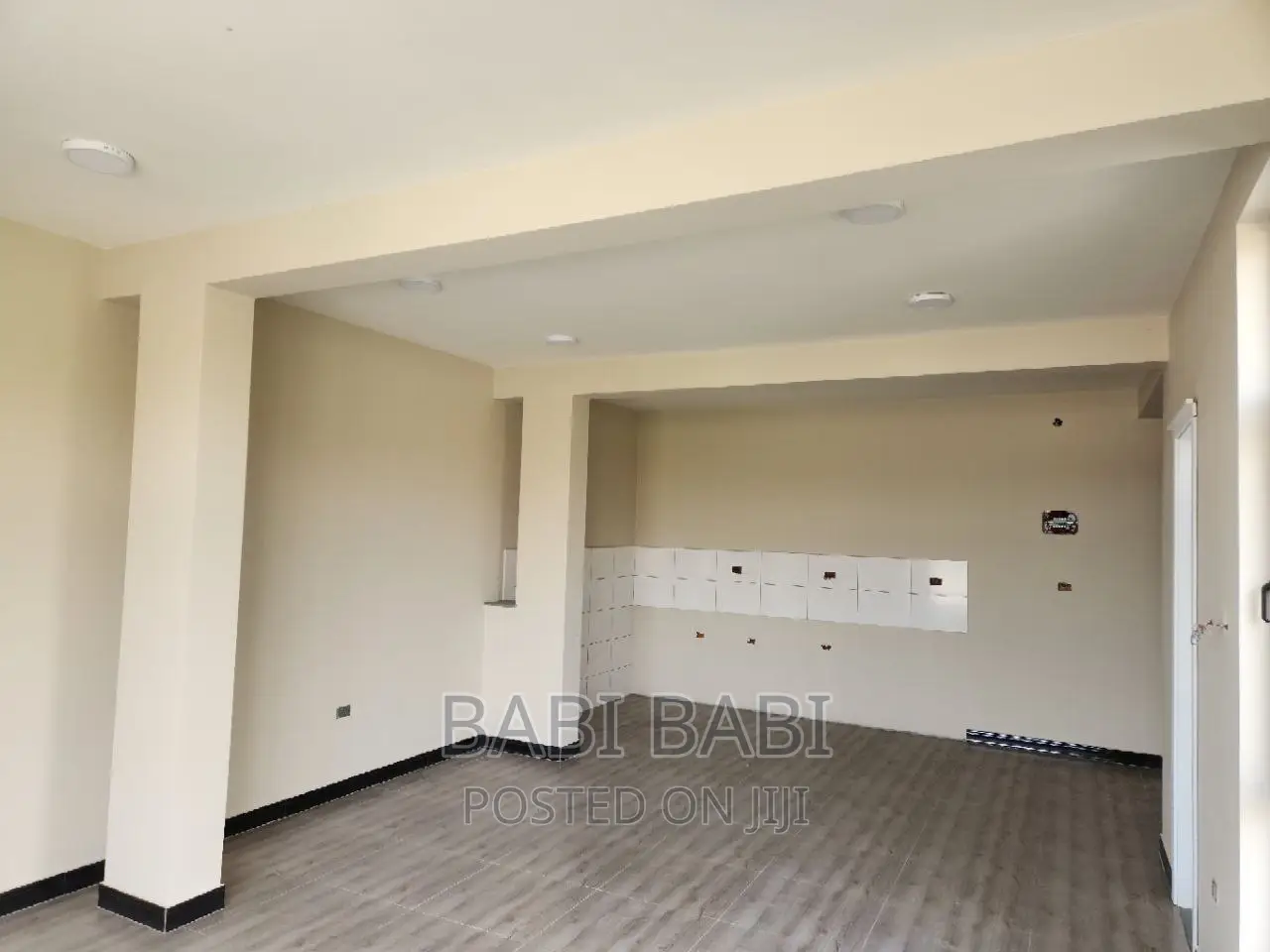 20bdrm Apartment in Apartment, Nifas Silk-Lafto for sale