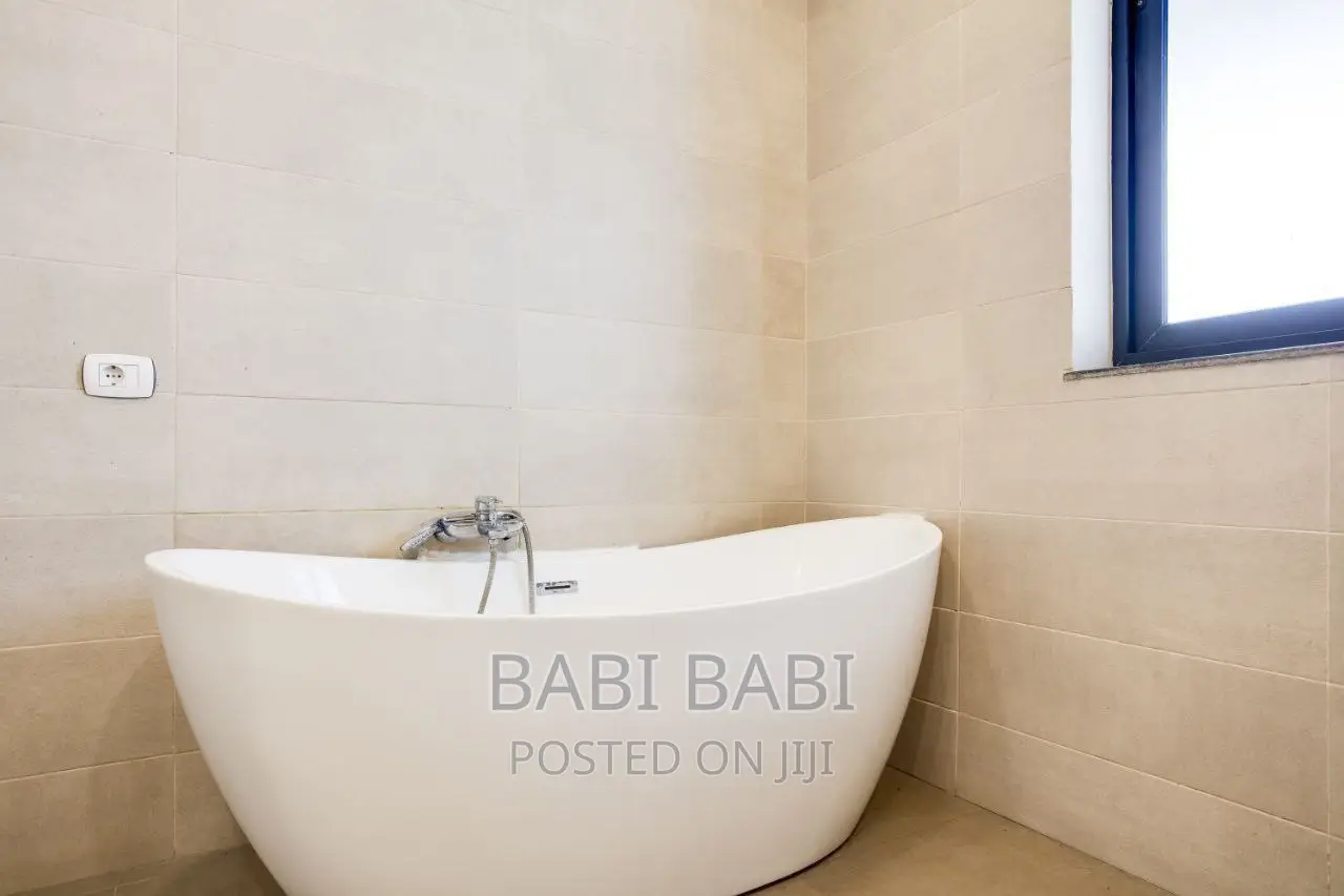 6bdrm House in Betel, Kolfe Keranio for sale