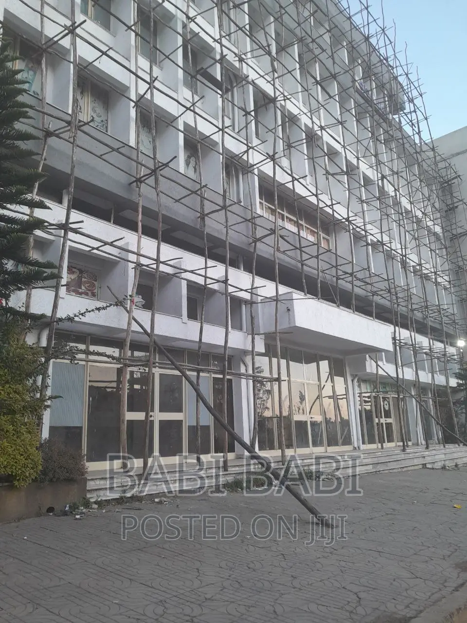 B+g+5 የንግድ ሕንፃ የባንክ ብድር ያለበት