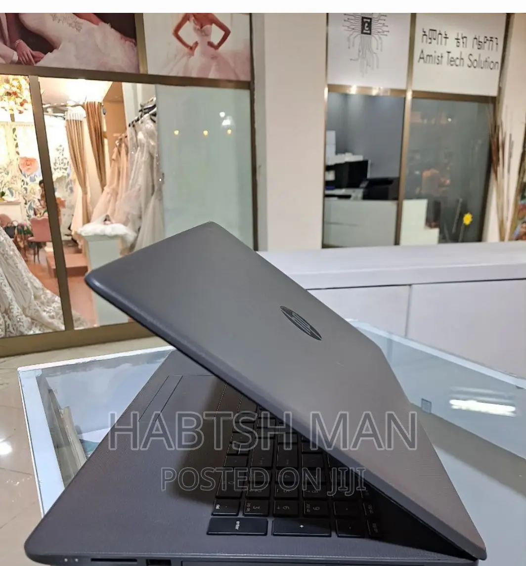 New Laptop HP Stream Notebook 8GB Intel Core I7 HDD 1T