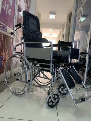 የሚነቀል እና የሚዘርጋ Reclining 'Commode Wheelchair=Wheelchair Used