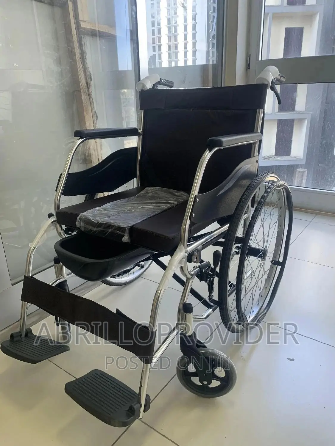 ጥራታቸውን የጠበቁ ተሽከርካሪ Commode Wheelchair%Wheelchair%Wheelchair
