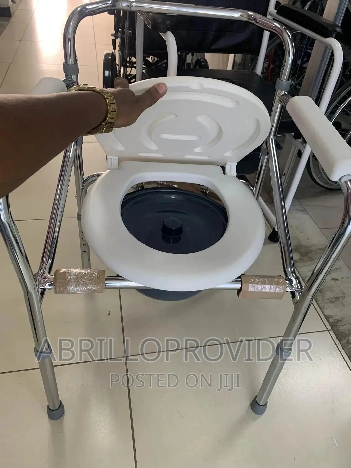 ለታካሚዎች ተንቅሳቃሽ ሽንት ቤት 'Toilet/Shower/Elderly Commode Chair