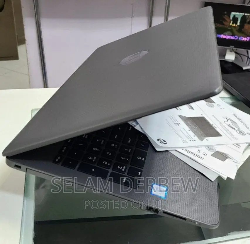 New Laptop HP Stream Notebook 8GB Intel Core I7 HDD 1T