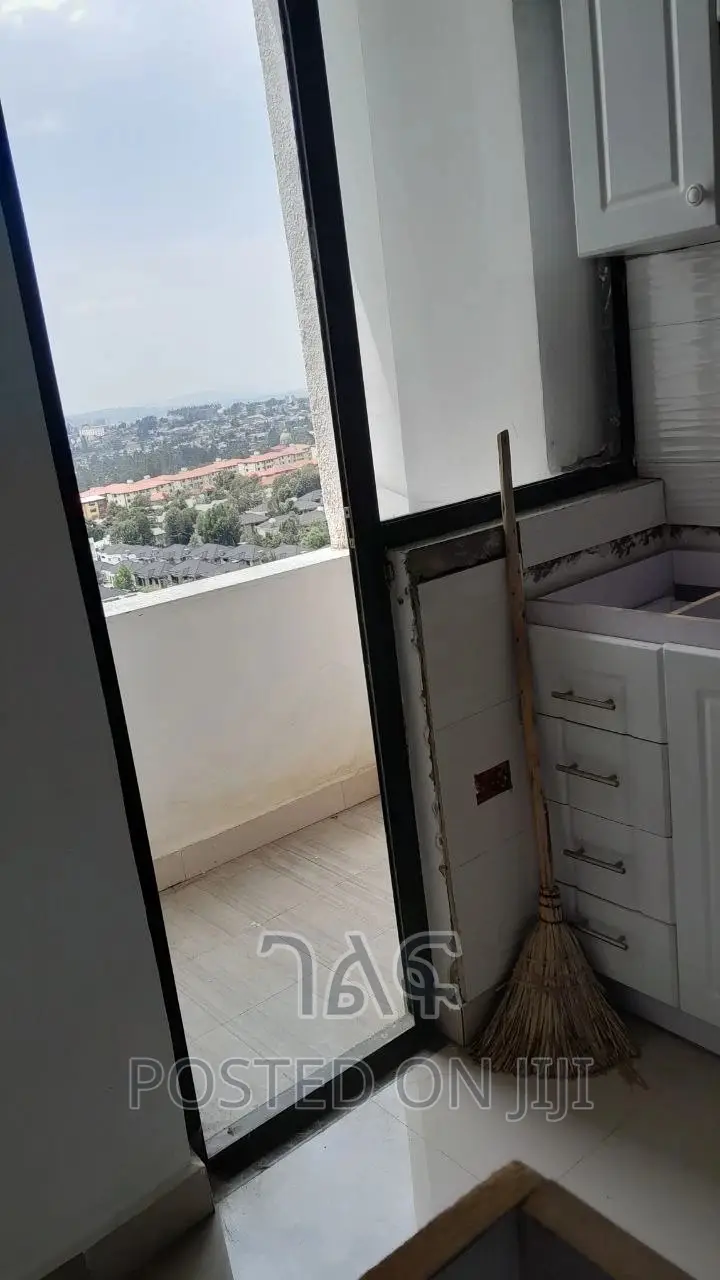2bdrm Apartment in የግል ቅንጡ አፓርትመንት, Bole for sale