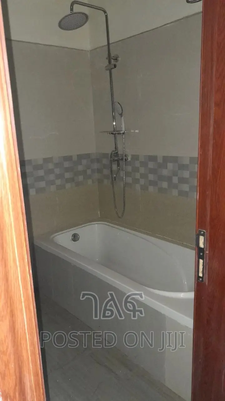 3bdrm Apartment in የግል ቅንጡ አፓርትመንት, Bole for sale