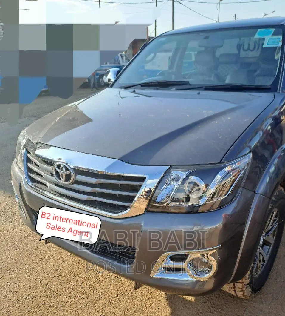 Toyota Hilux 2012 Gray