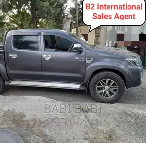 Toyota Hilux 2012 Gray