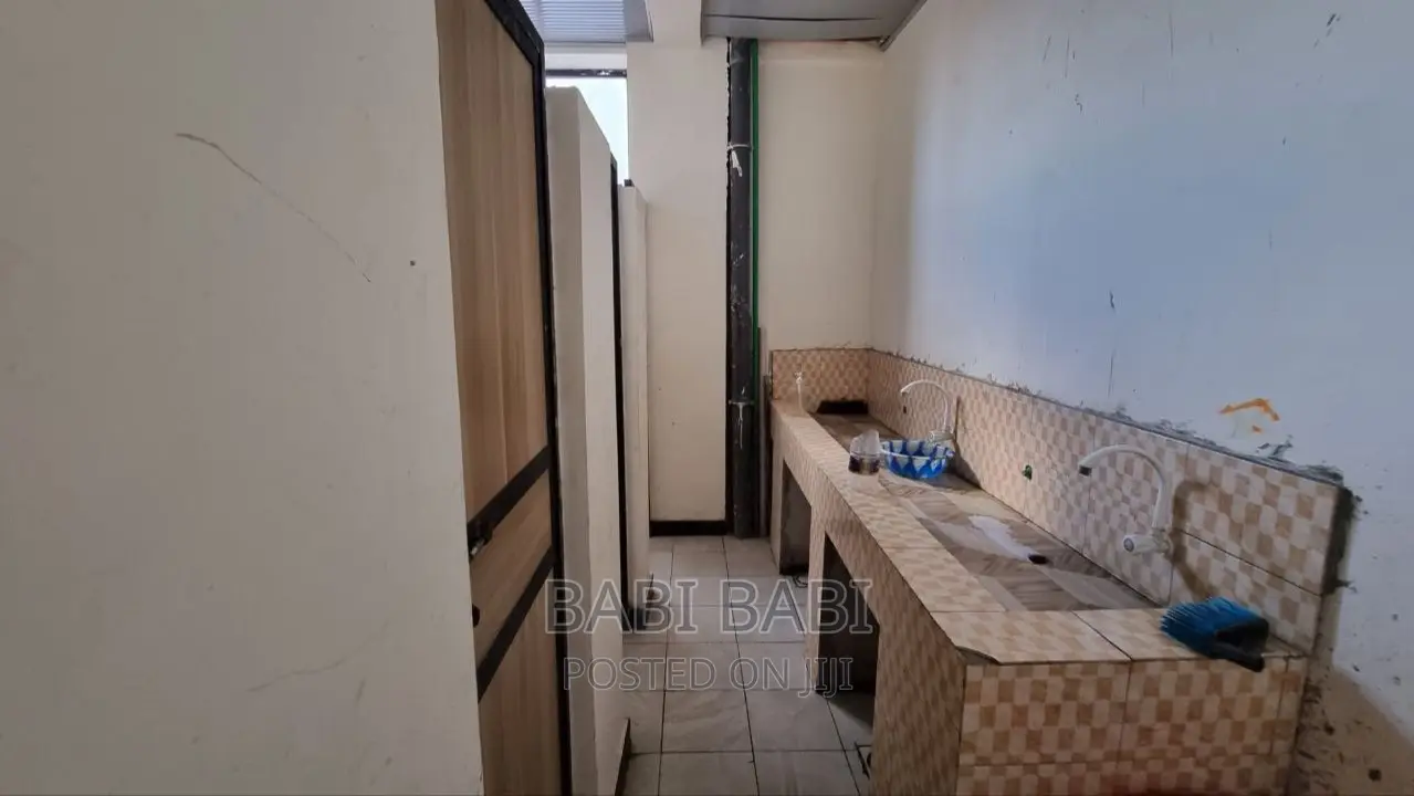 G+7 የሚሽጥ ሕንፃ 80,000,000የባንክ ብድር አለበት