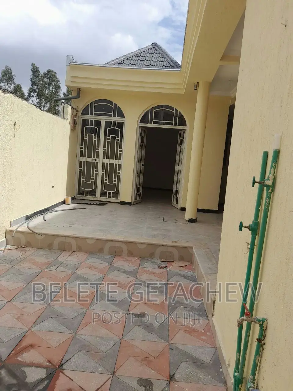3bdrm Villa in L-Shape Villa Around, Bole for sale