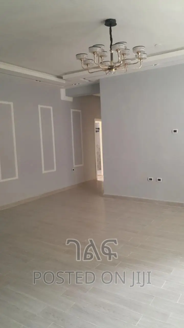 3bdrm Apartment in የግል አፓርትመንት, Bole for sale