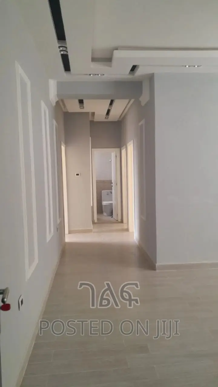 3bdrm Apartment in የግል አፓርትመንት, Bole for sale