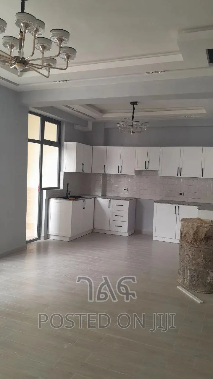 3bdrm Apartment in የግል አፓርትመንት, Bole for sale