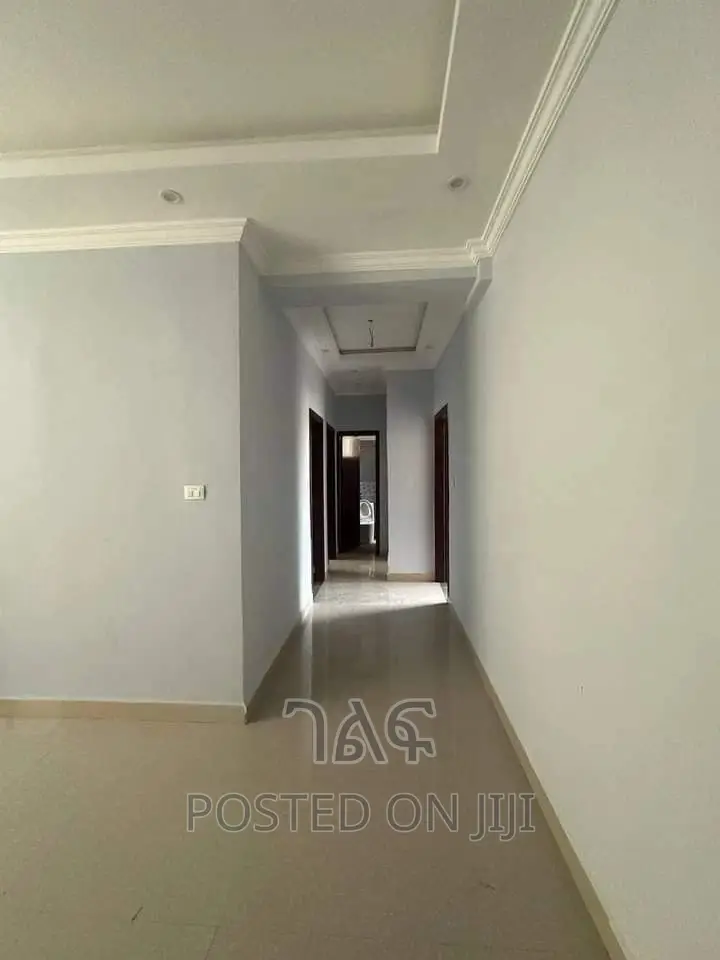 3bdrm Apartment in የግል Cmc ጎሮ, Bole for sale