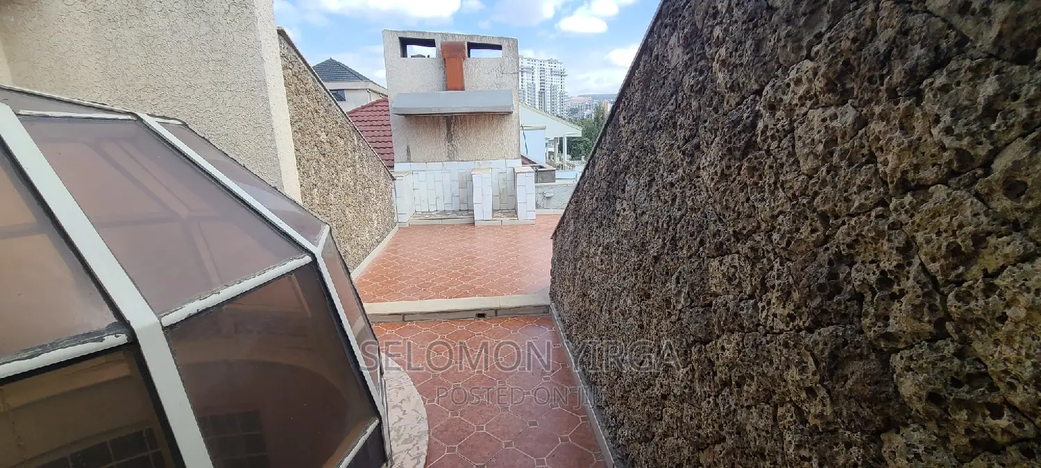 7bdrm House in Adis Abba, Bole for sale