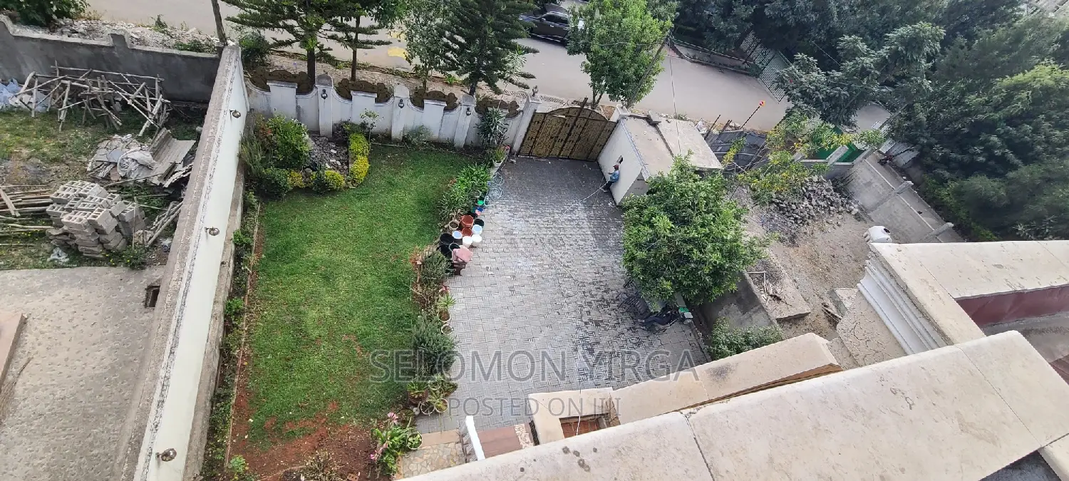 7bdrm House in Adis Abba, Bole for sale