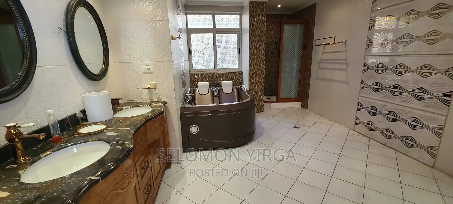 7bdrm House in Adis Abba, Bole for sale