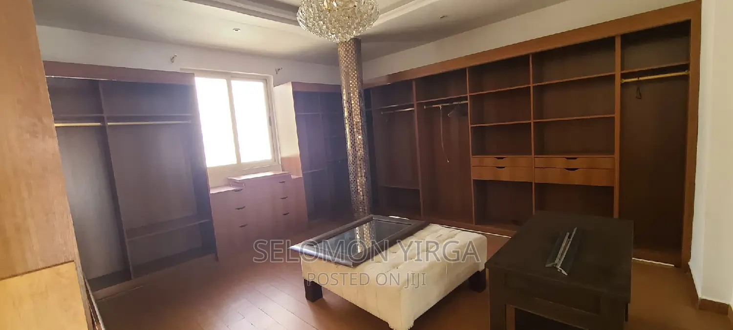 7bdrm House in Adis Abba, Bole for sale