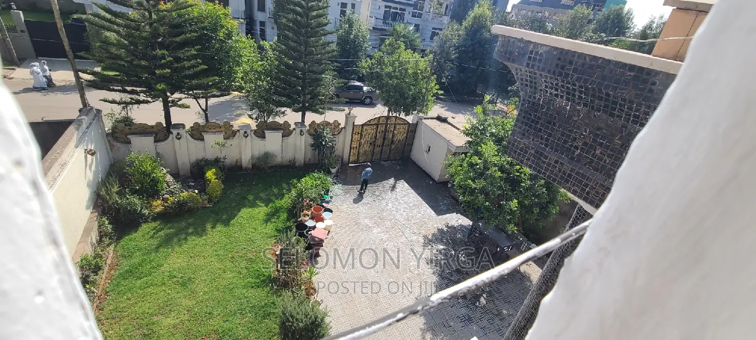 7bdrm House in Adis Abba, Bole for sale