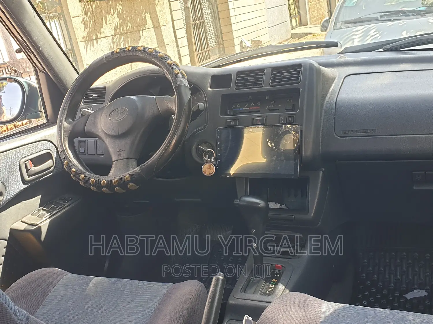 Toyota Hilux 2001 White