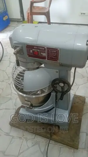 የሚሸጥ ዳቦ መጋገሪያ እና ማቡኪያ