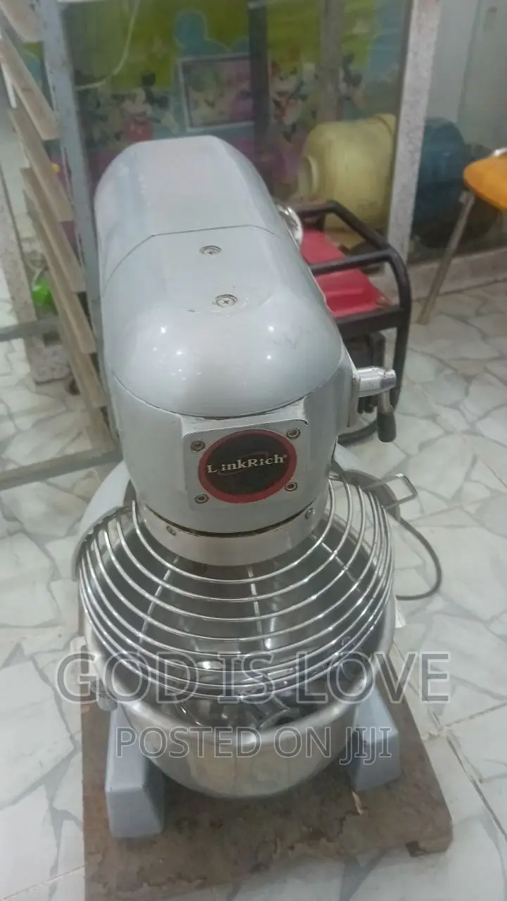 የሚሸጥ ዳቦ መጋገሪያ እና ማቡኪያ