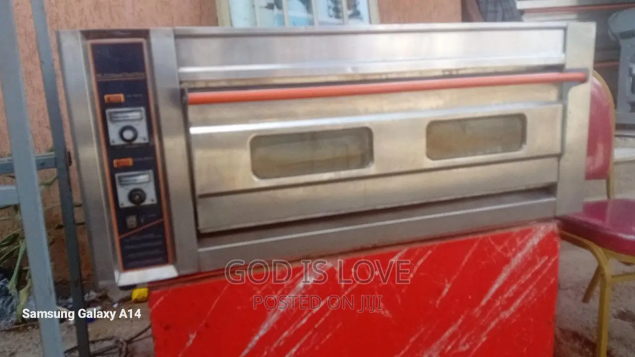 የሚሸጥ ዳቦ መጋገሪያ እና ማቡኪያ