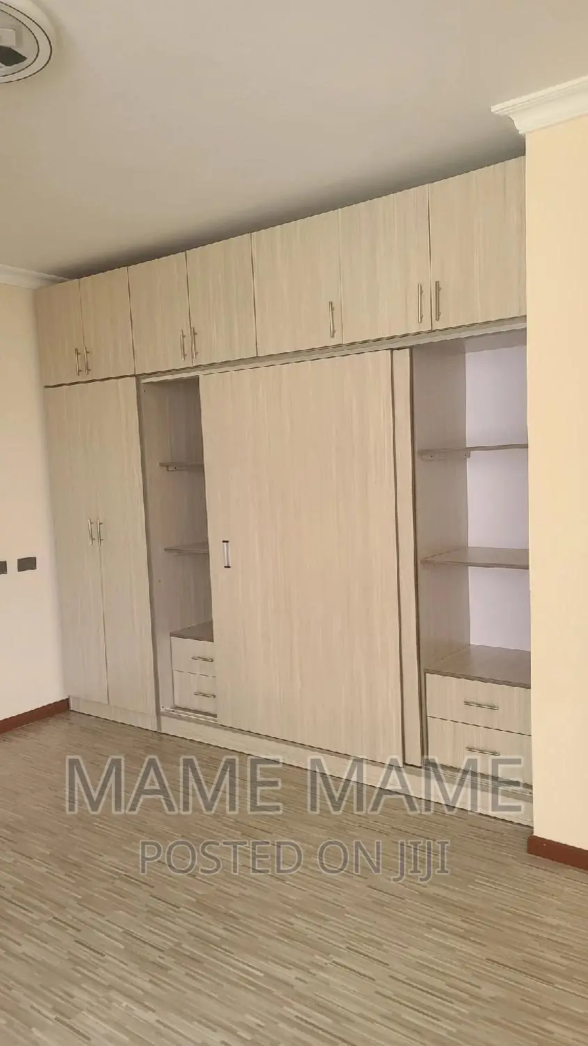12bdrm House in Addis Abeba, Bole for rent