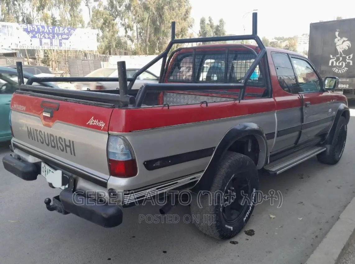 Mitsubishi Dyna Truck 2004 Red