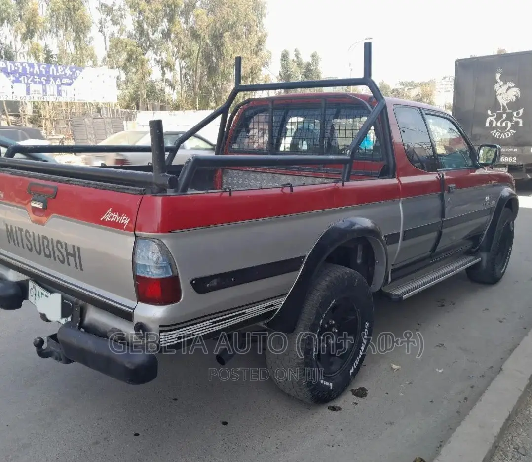 Mitsubishi Dyna Truck 2004 Red