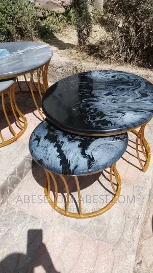 Photo - በ ኢንፖክሲ የተሰሩ ጠረጴዛ