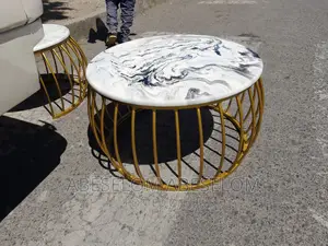 በኢፖክሲ የተሰሩ ጠረጴዛ