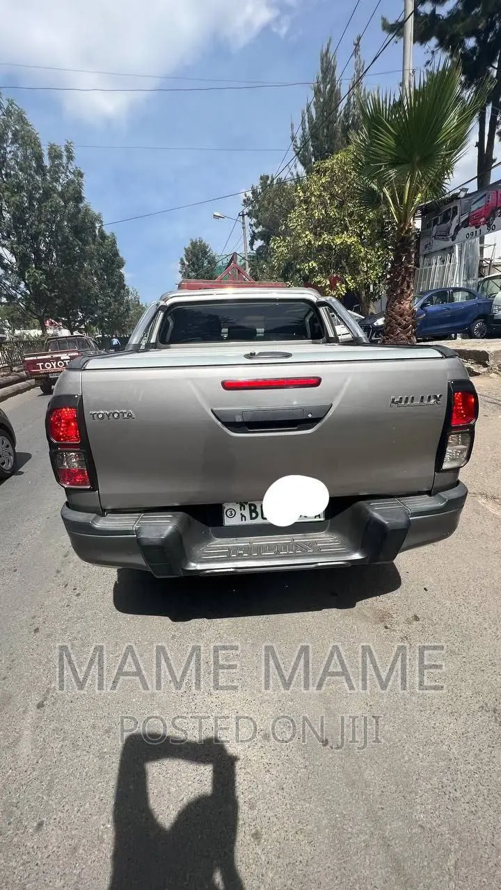 Toyota Hilux 2020 Gray