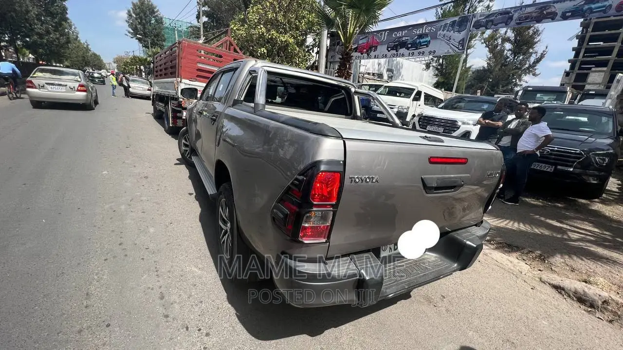 Toyota Hilux 2020 Gray