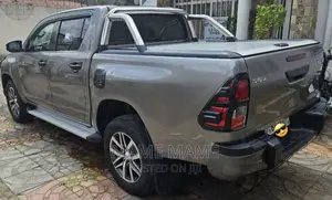 Toyota Hilux 2020 Gray